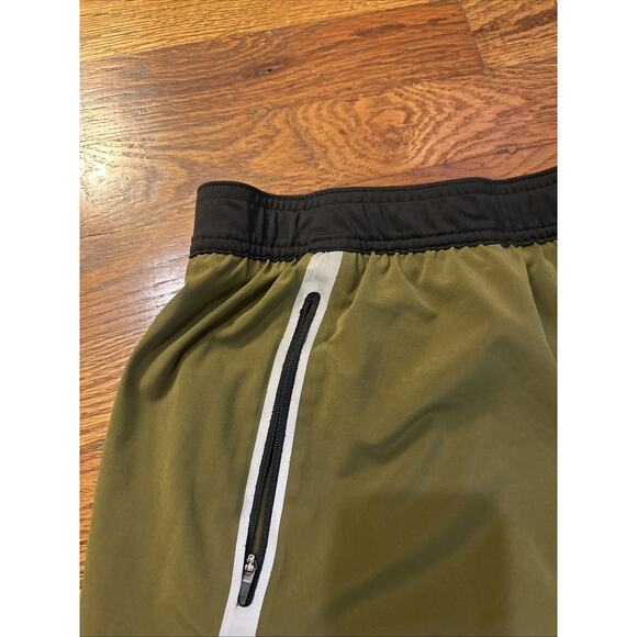 Outerknown Active Shorts XL Olive Green - Picture 4 of 14